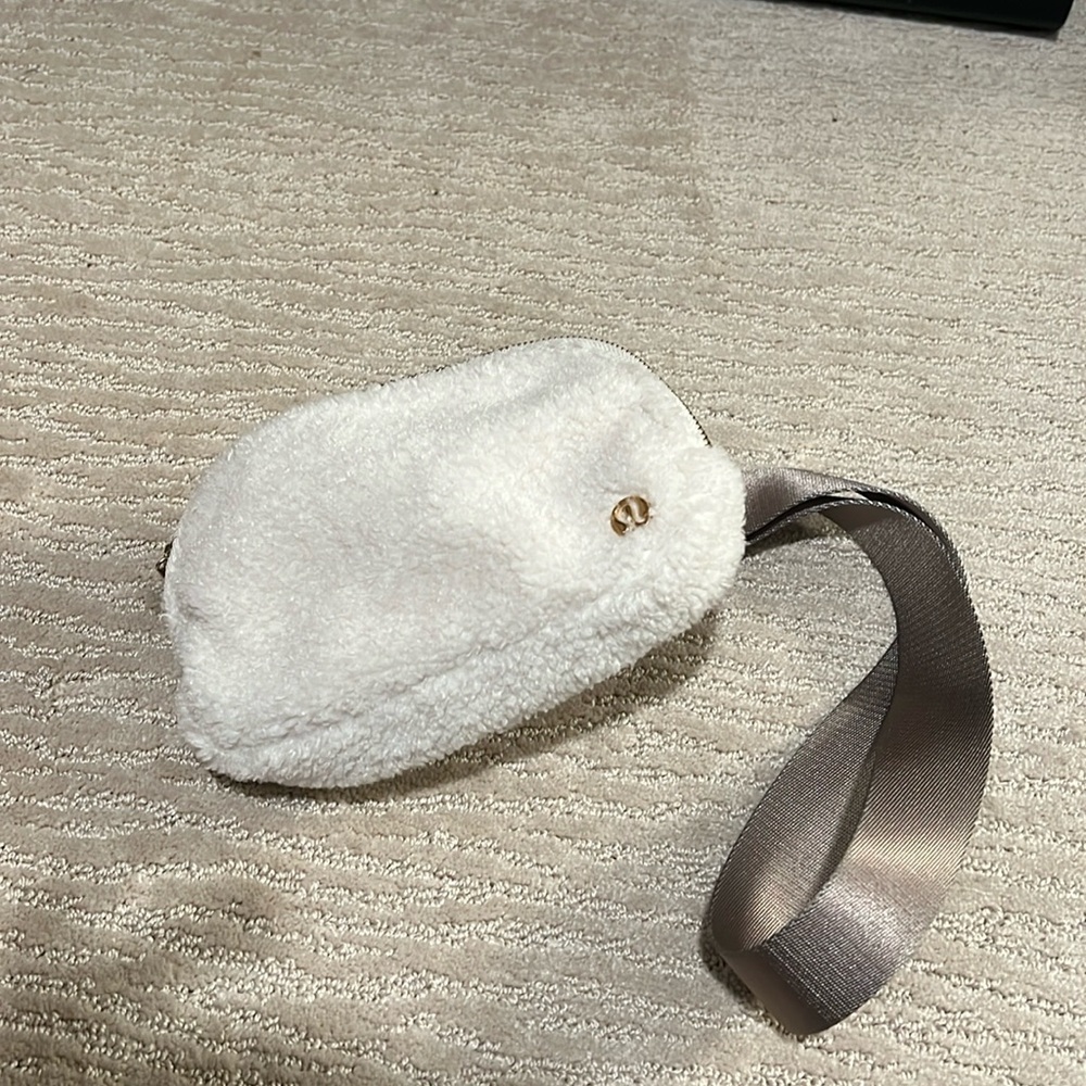 Lululemon Sherpa Belt Bag